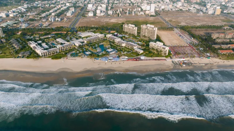 The Architecture of Intimacy: How a Beach Club's Layout Shapes the Way Guests Belong