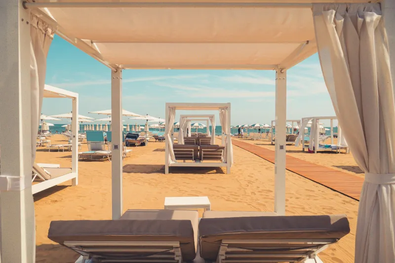 Silence as a Statement: How the Finest Beach Clubs Protect Privacy in a World That Cannot Stop Sharing